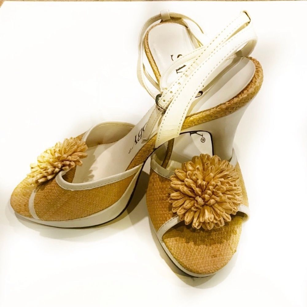 Sam &Ā LibbyāAlly Cat Raffia & White Vegan Leather Sandal HeelsāPumps